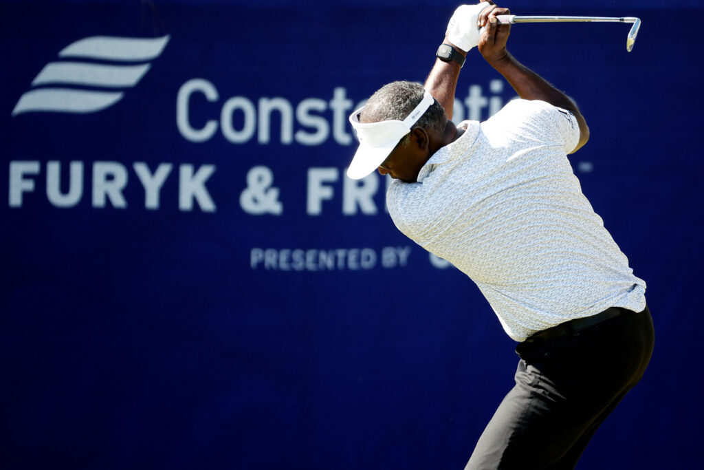 Dewiz tests in tournament swing Data capture with Vijay Singh and Notah Begay