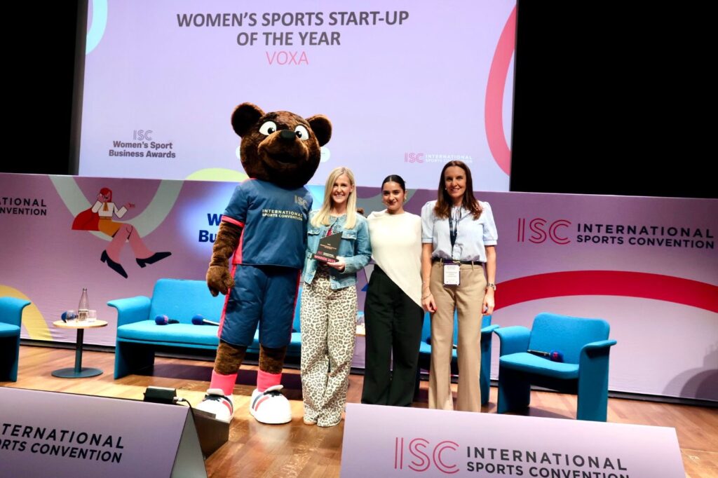 VOXA's Jess Hedderman and Shandi Strong collect the Women's Sports Start-Up of the Year award